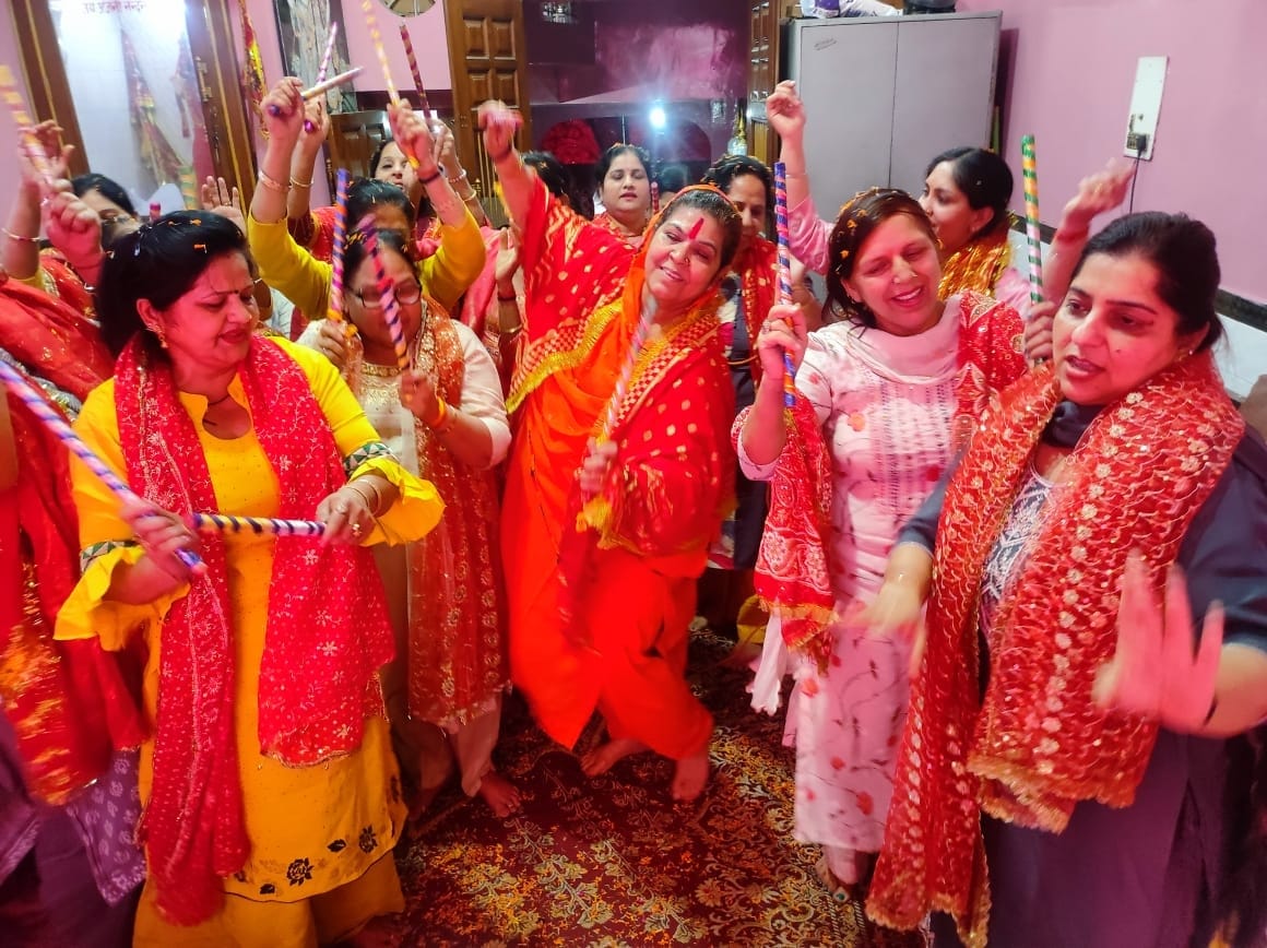 Dandiya-Garba player took blessings from mother Kushmanda