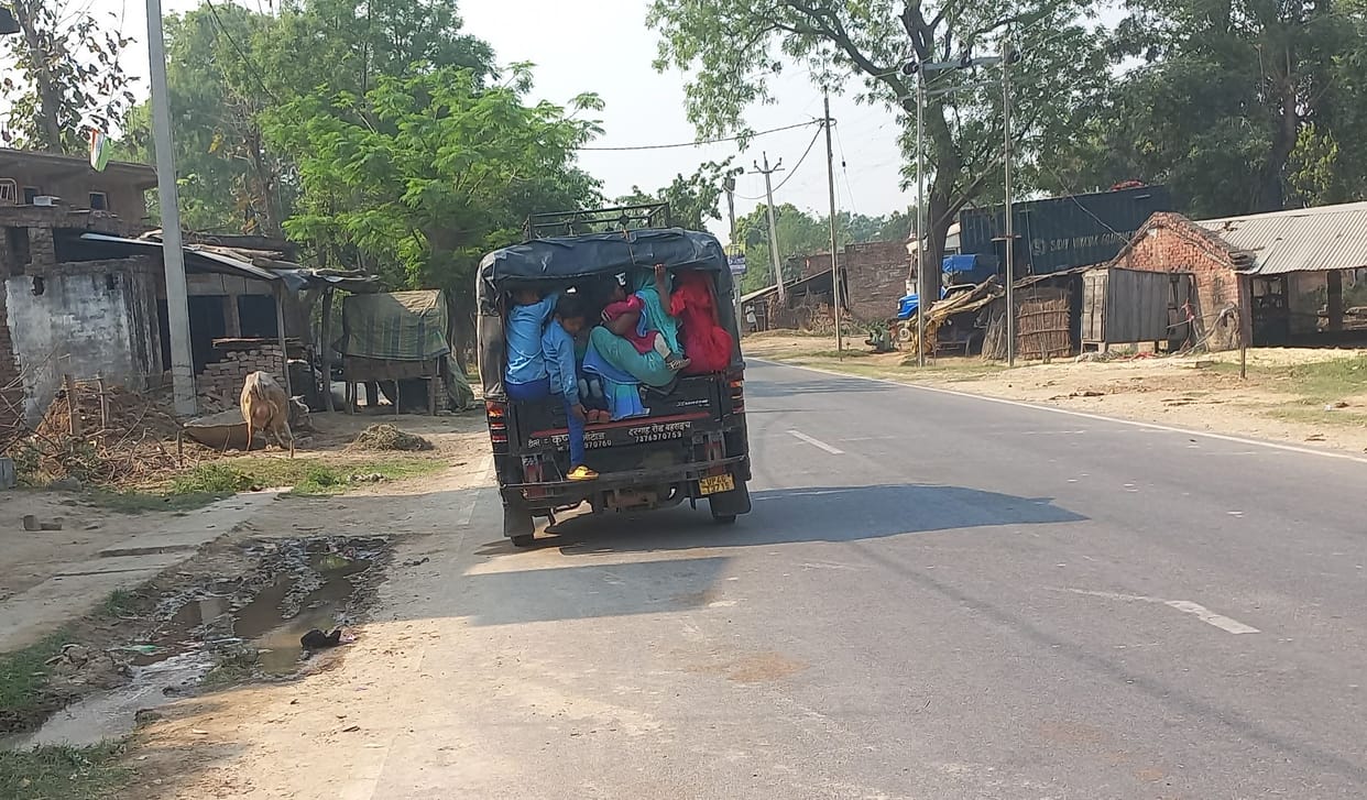 Risk of life while traveling in rickety vehicles