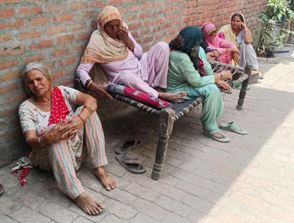 Neighbor stabs young man to death over dispute over SIM