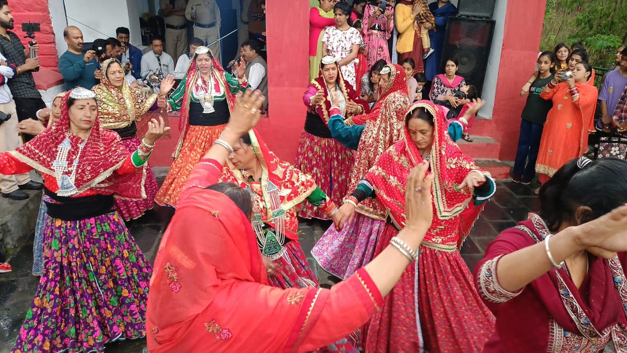 Bid farewell to mother with tearful eyes after promising to meet next year