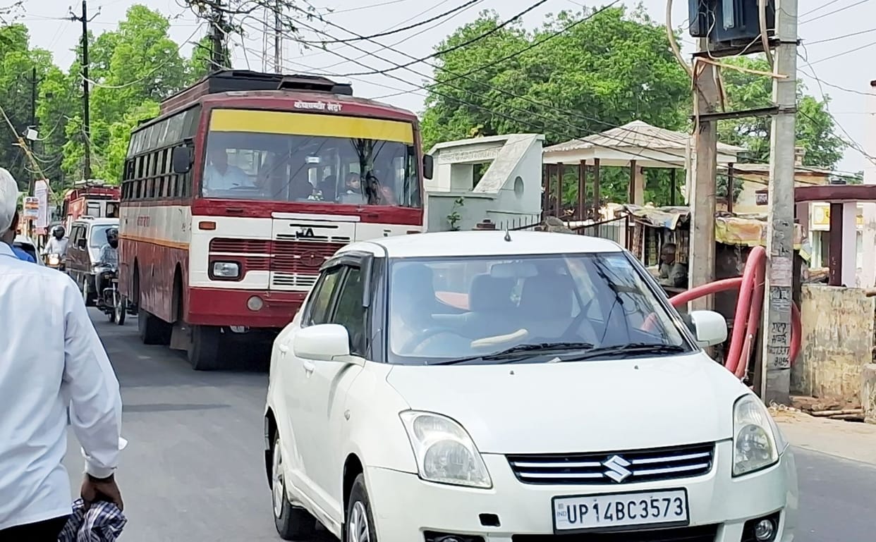 Route diversion failed on first day, vehicles created jam