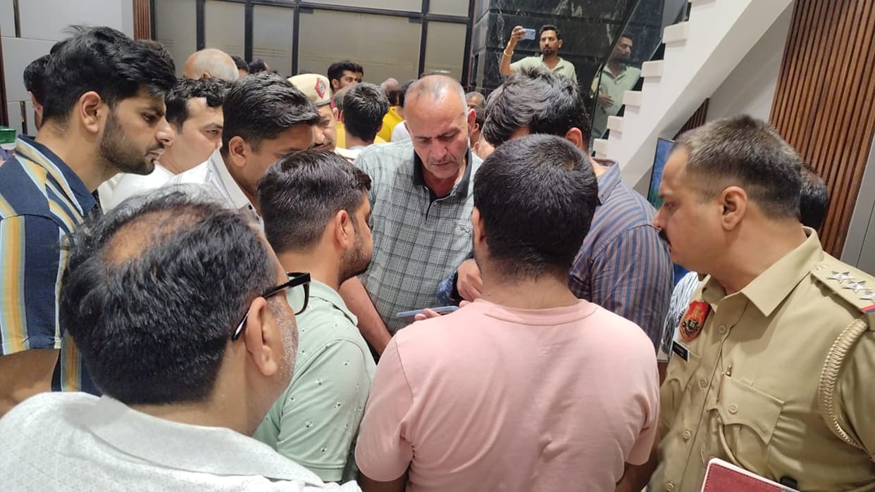 Looted two thousand rupees from police officer, attacked protestor with knife