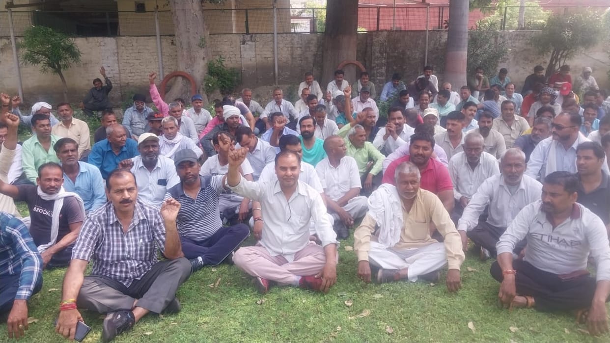 Uproar by seasonal employees, sugar mill remained closed for seven hours