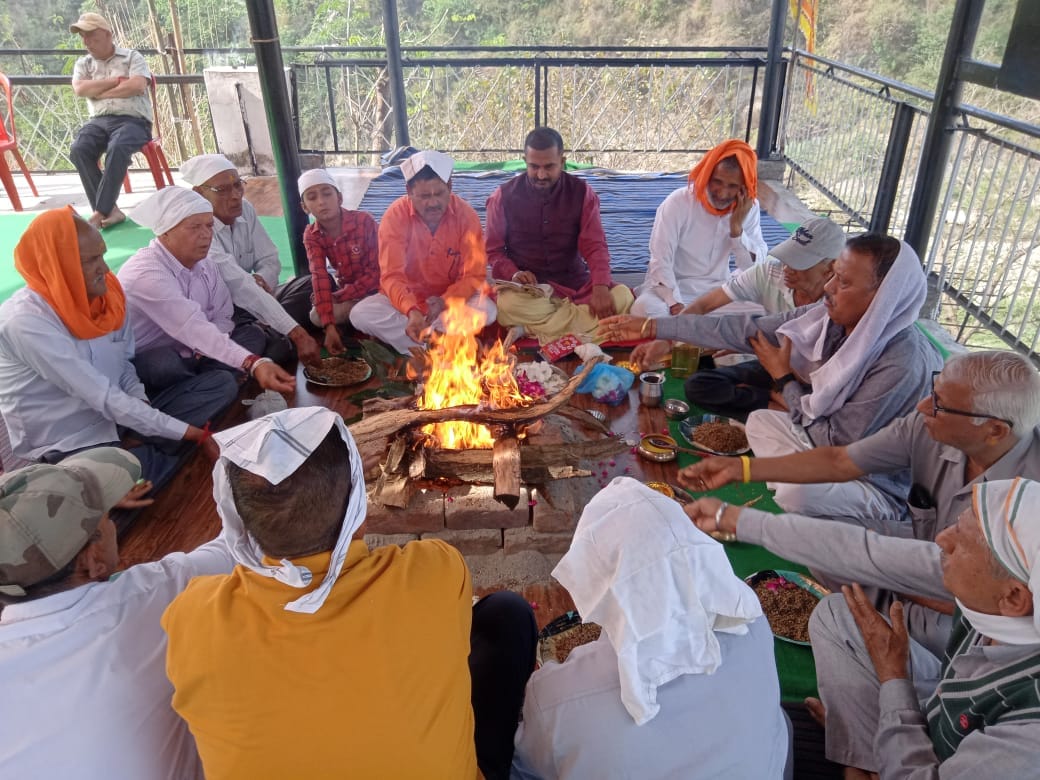 Bhandaras mounted on crutches, Mahayagya in Billakaleshwar Mahadev Temple