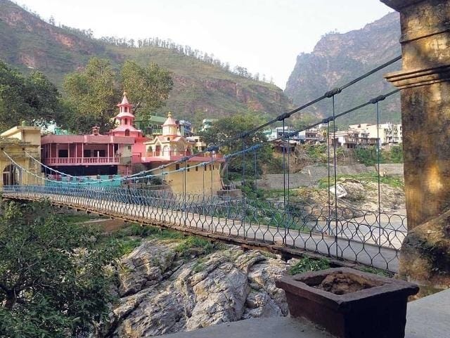 International suspension bridge will remain sealed for three days