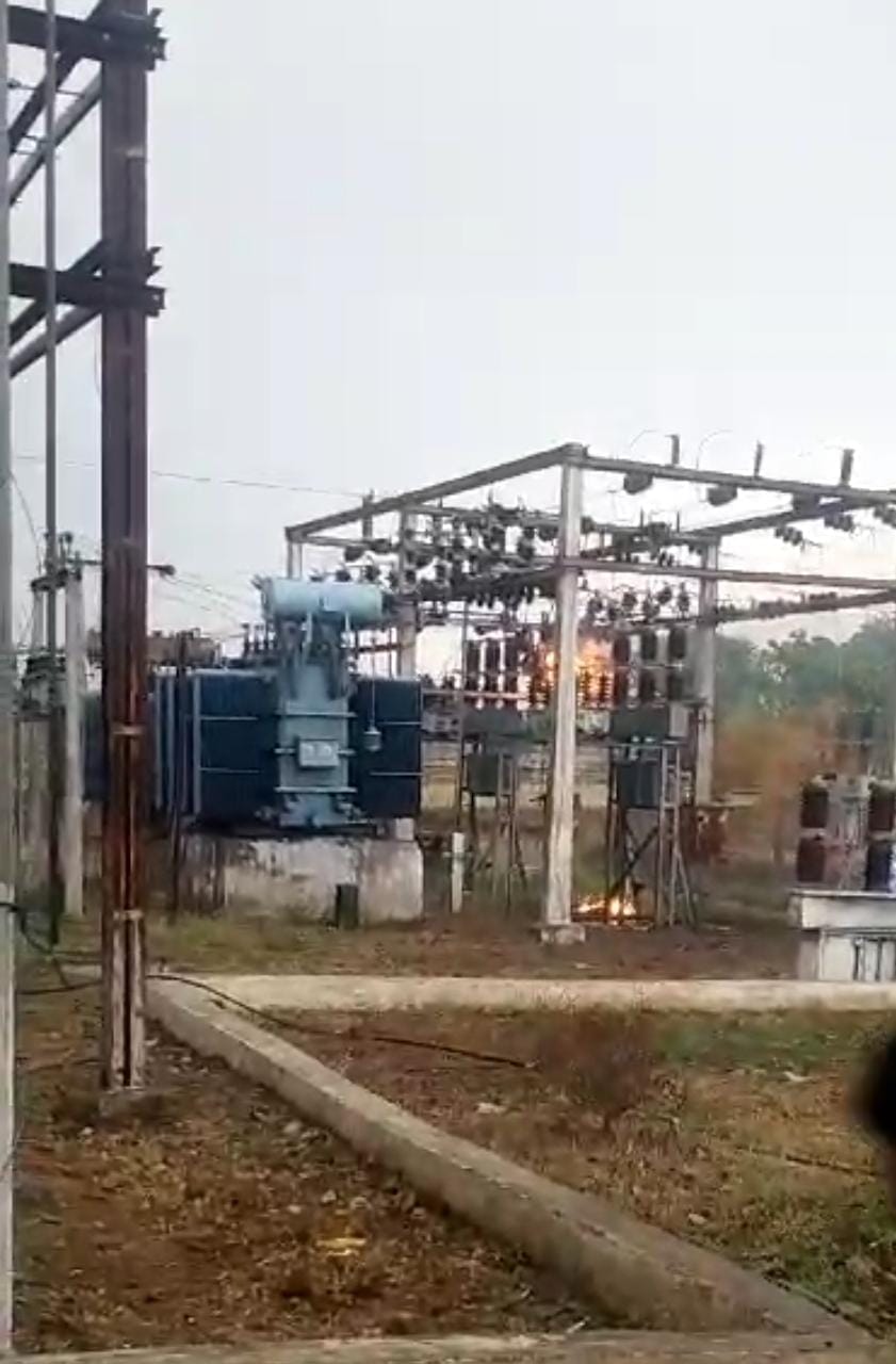 Rain and lightning wreak havoc in Damoh, fire broke out due to lightning on power house