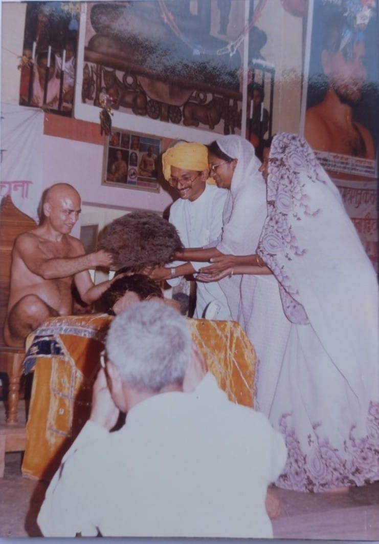 At the age of 15, Dr. Satyendra Jain took the vow of celibacy, at the age of 25 Received Pichchika