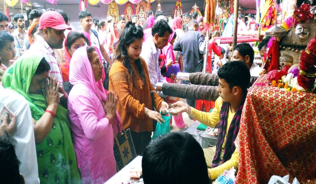 Queues formed to have darshan of the adorable deities Mahunag