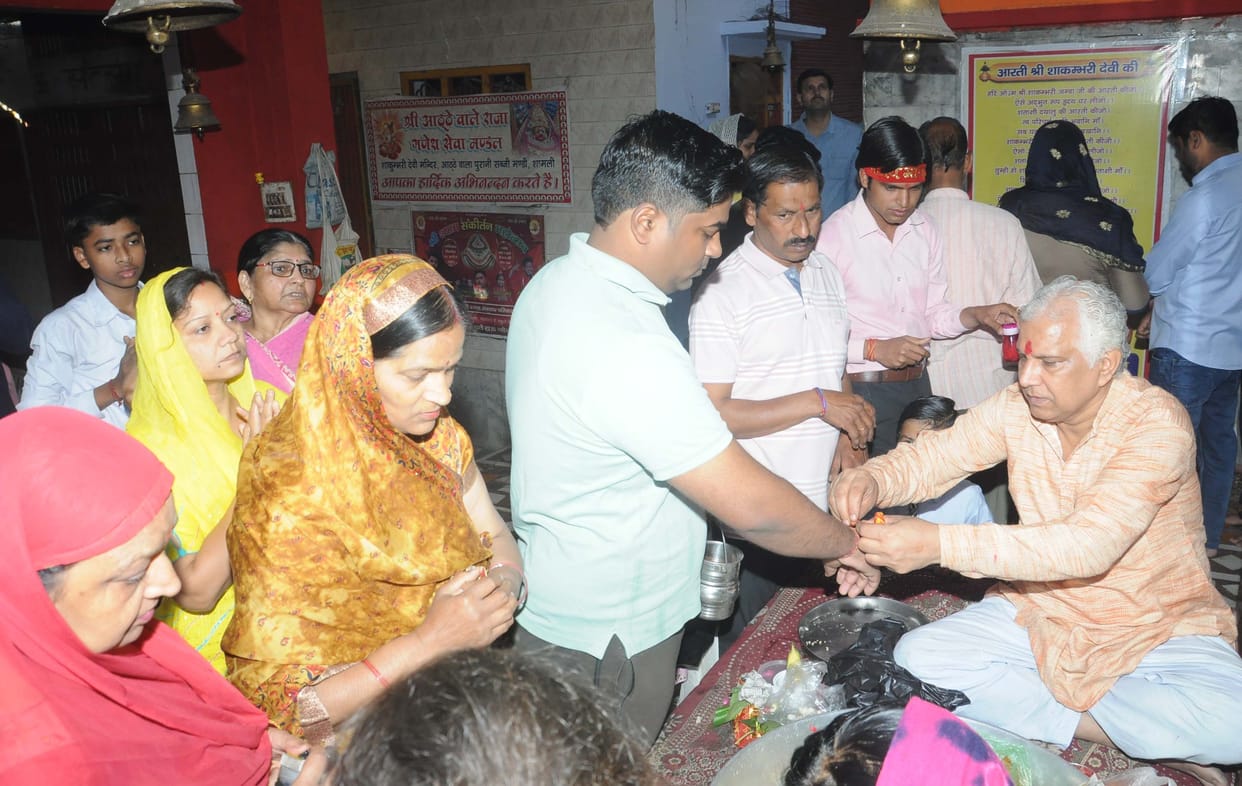 On the fifth day, special worship of Mother Skandmata was done in temples and homes.