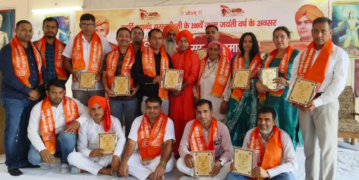 200 teachers, players and social workers were honored