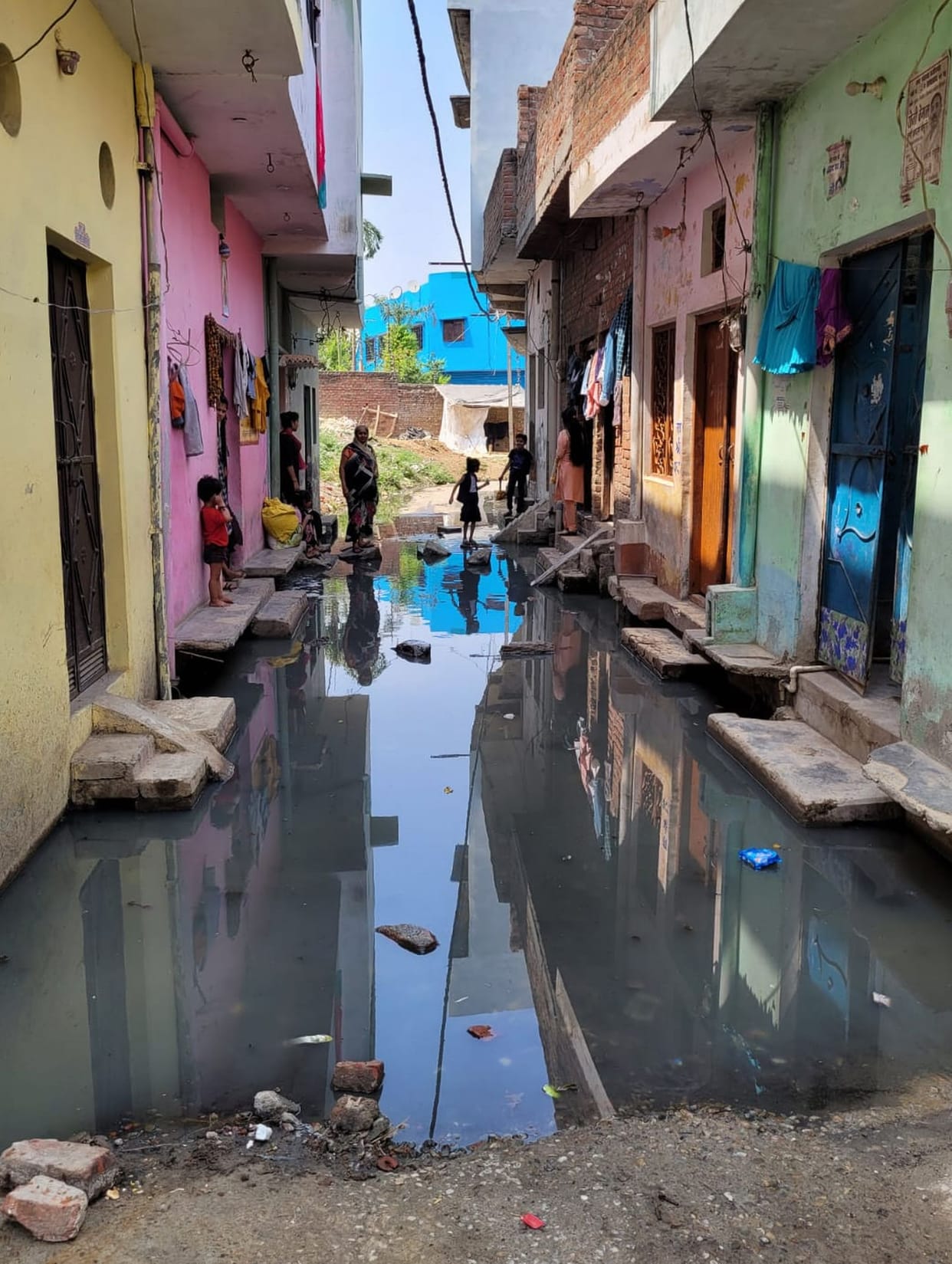 Road filled with water without rain in Mali locality