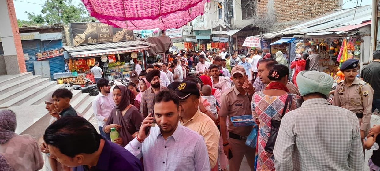 On Sunday, 16 thousand devotees attended the court of Goddess Chintpurni.
