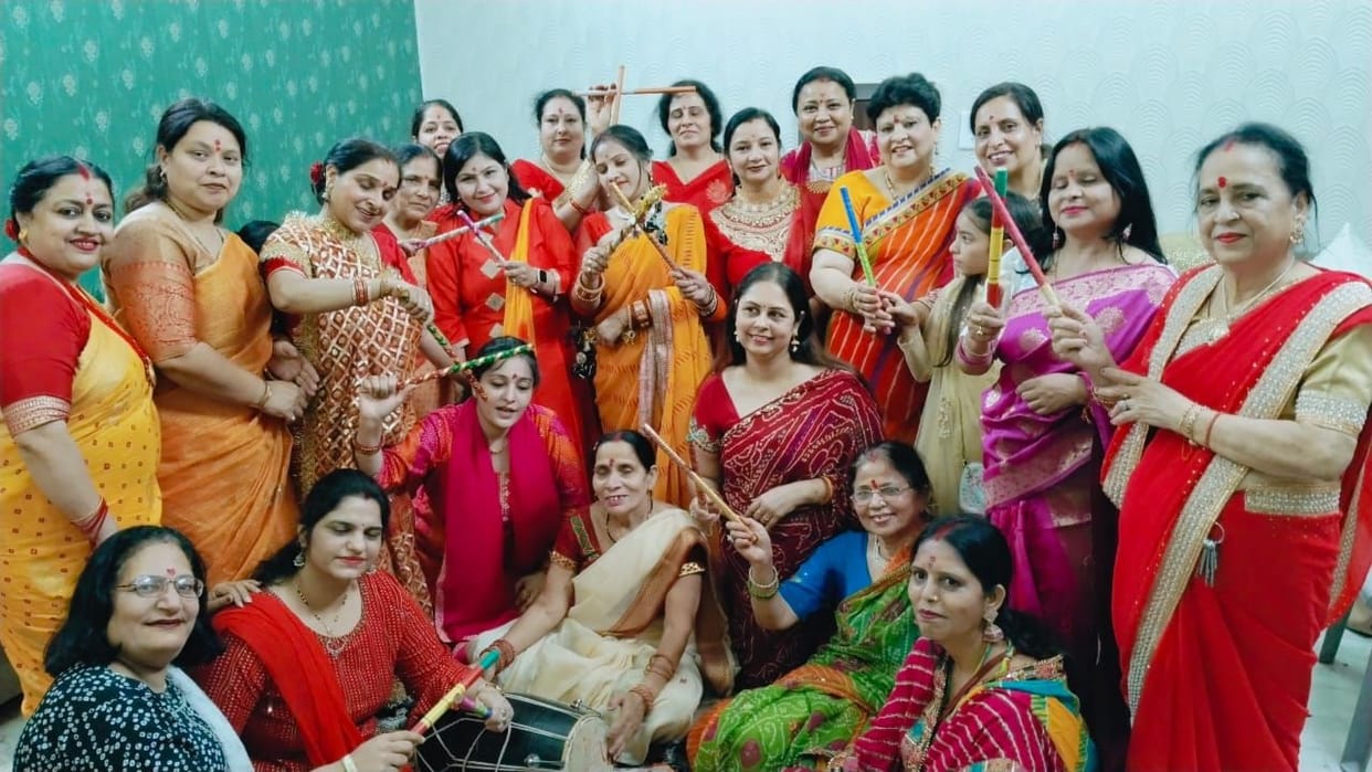 Devotees danced to the hymns of Mata after the worship.