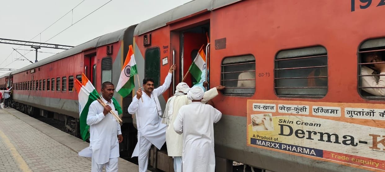 Farmers reach Delhi in protest against Birendra, Brijendra Singh, appeal to Congress not to give tickets