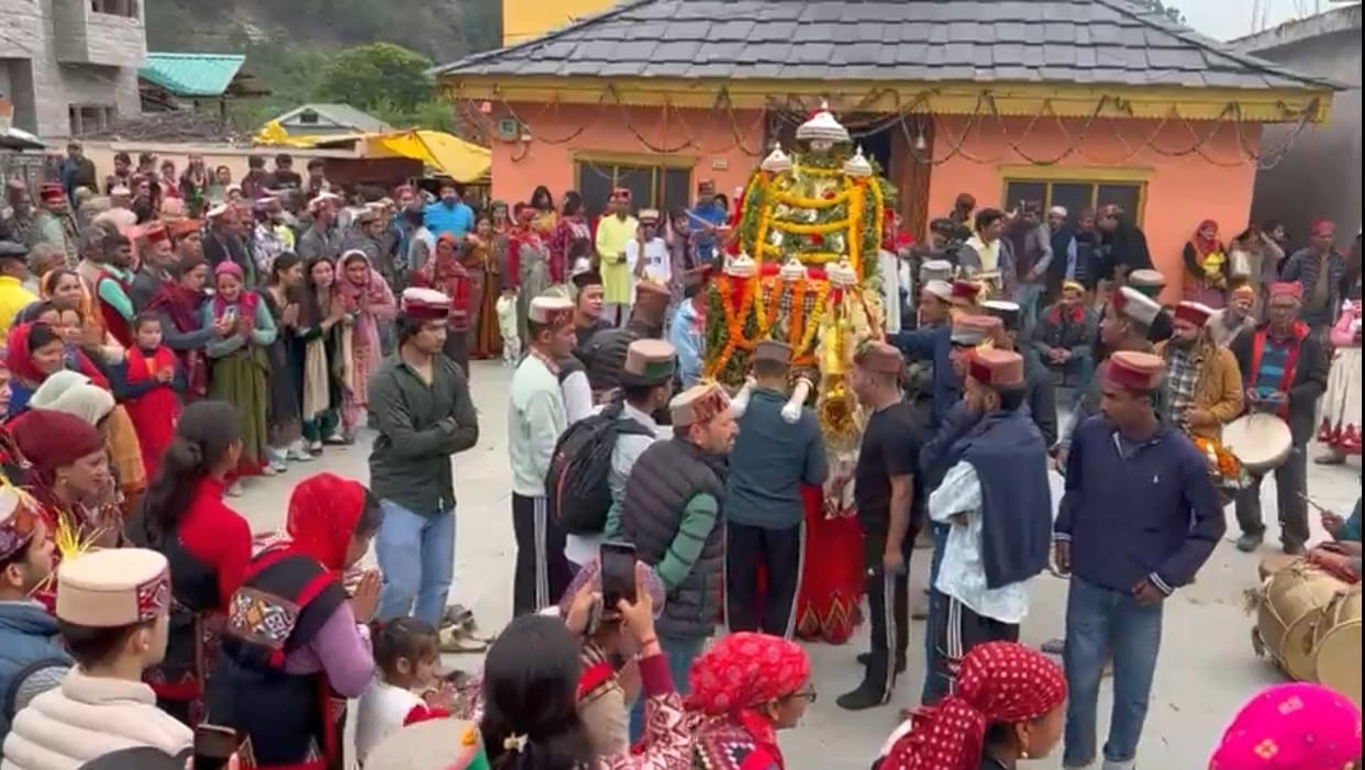 Dev dance in Jiya, hundreds of devotees gathered