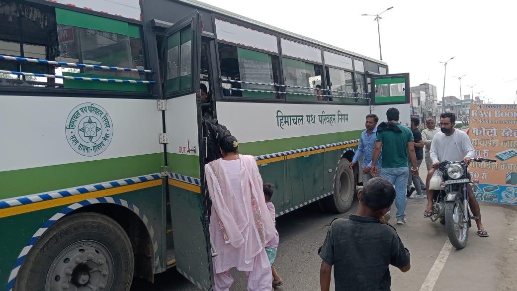 Buses picking up passengers from outside, roadways workers angry