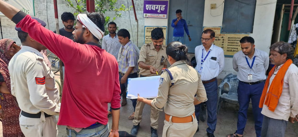 Postmaster dies in collision with mini truck on Damoh Chhatarpur Highway, driver runs away leaving the vehicle