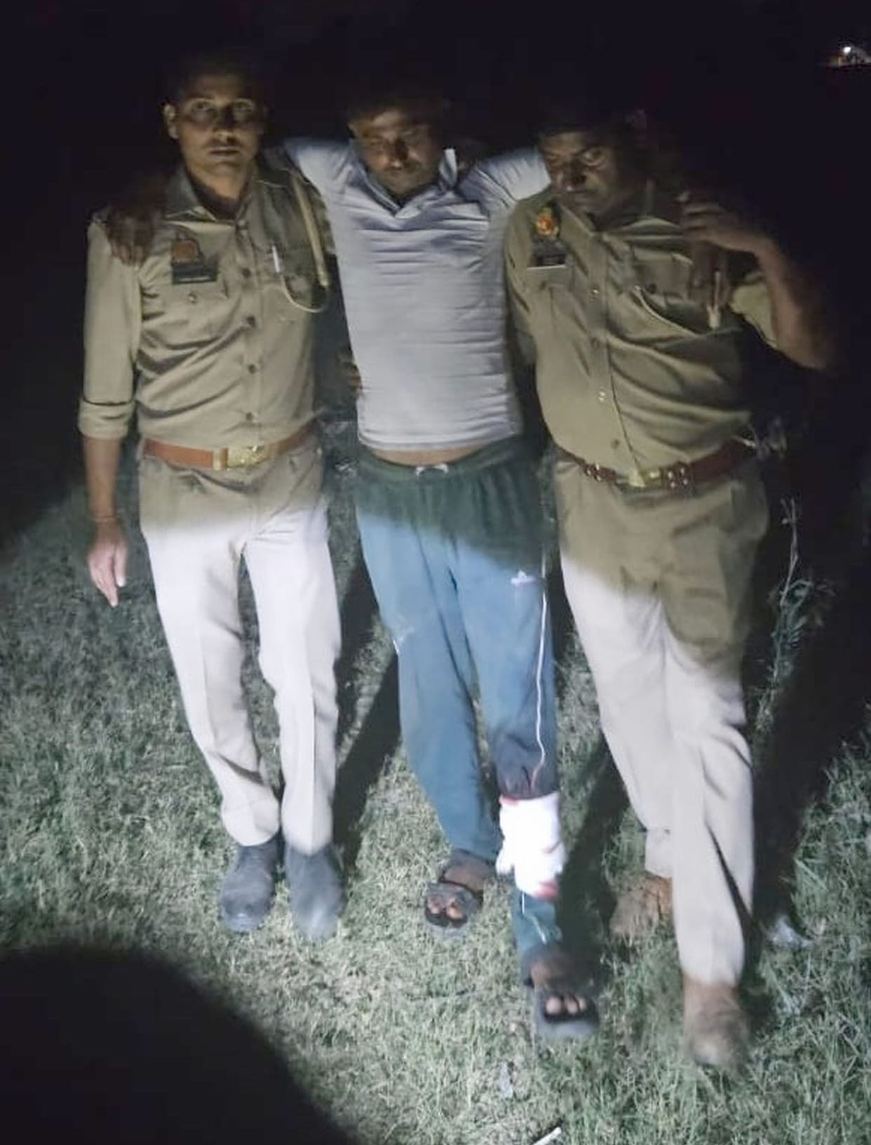Encounter with gang stealing transformer goods, four arrested