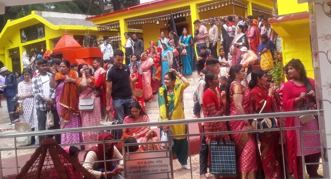 The temple echoed with the praises of Mother Goddess on Ashtami festival.