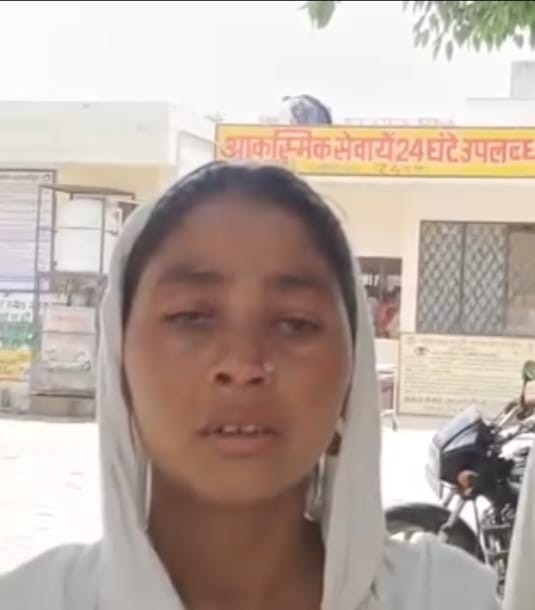 The earring was removed from the ear of a woman who was going to take medicine.