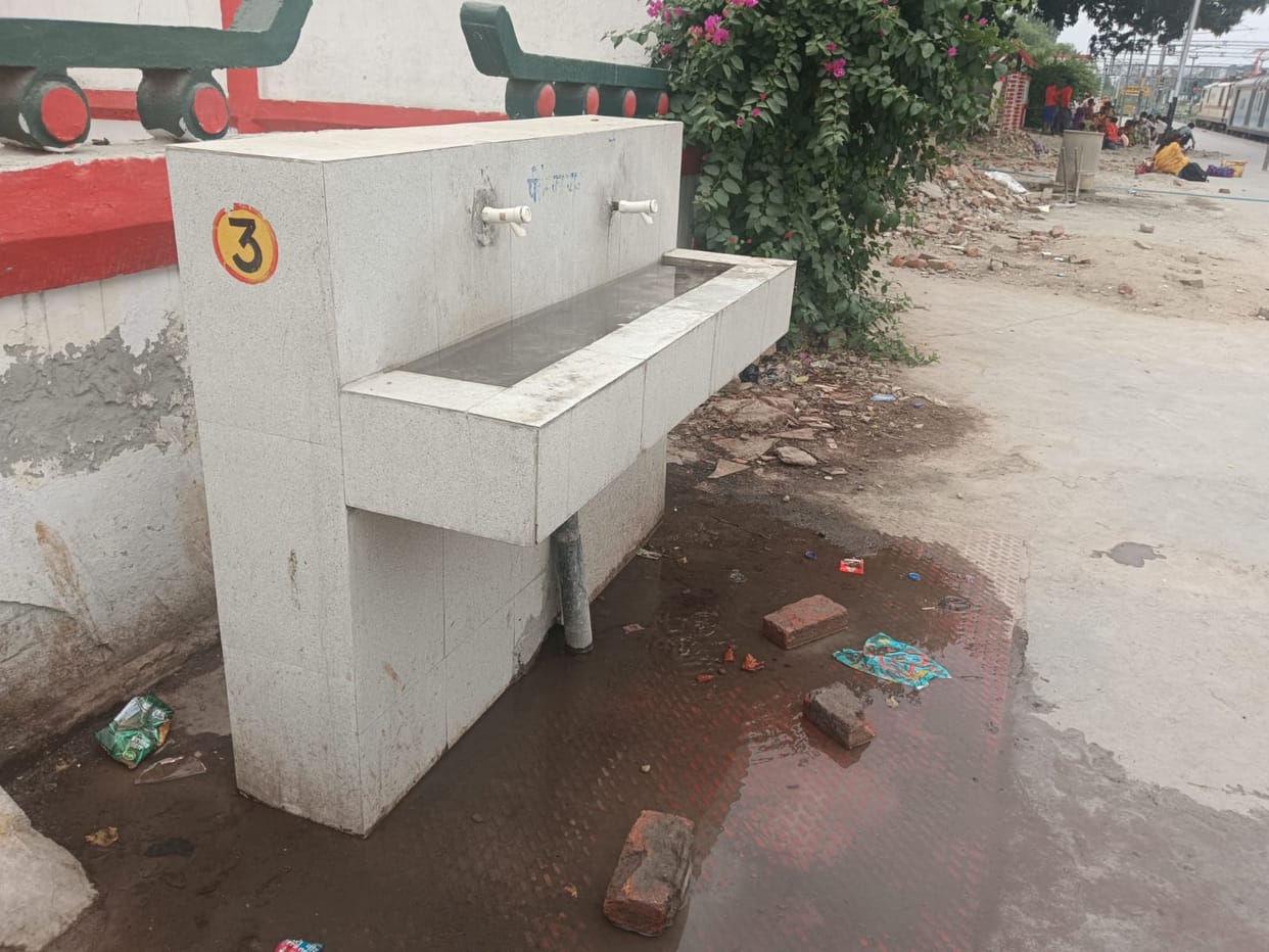 Dirt at cold water booths at railway station