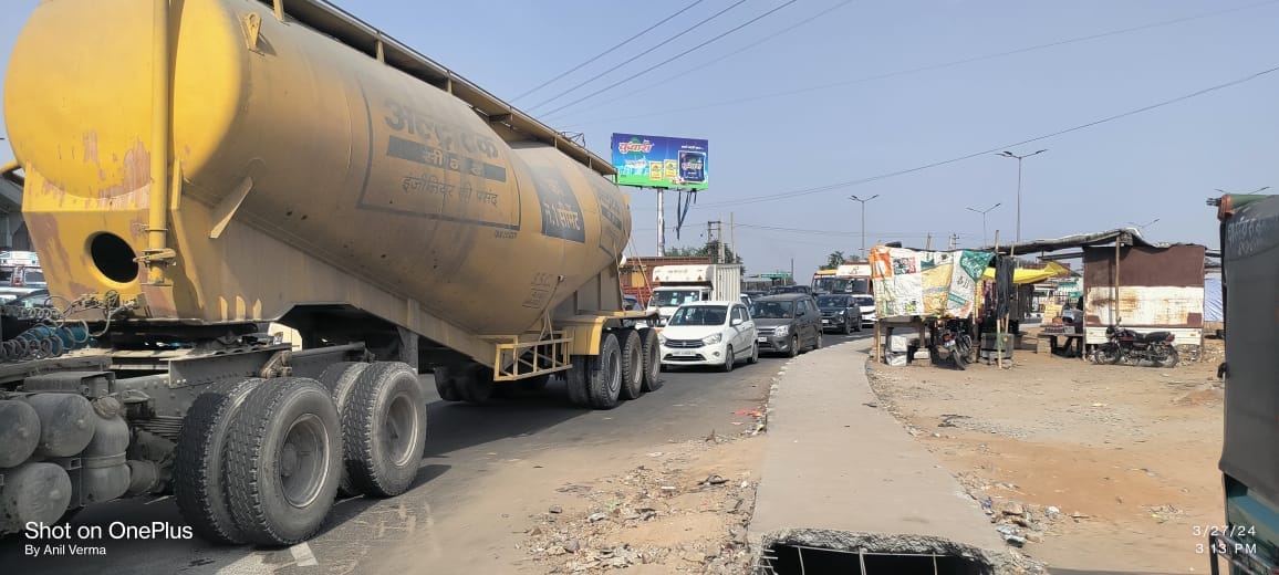 Main carriageway closed, vehicles will run on service road for seven months