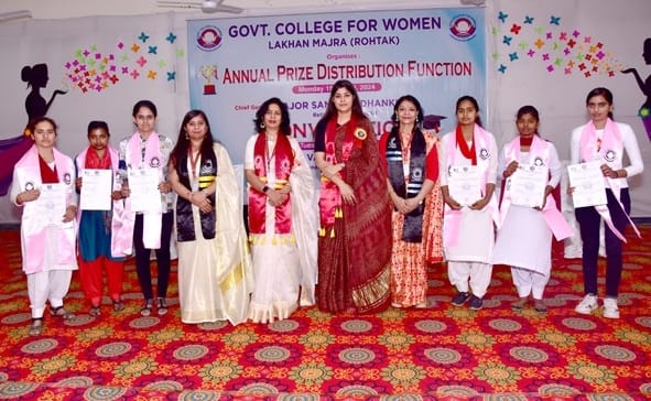 300 girl students got degrees in arts, commerce and science faculty