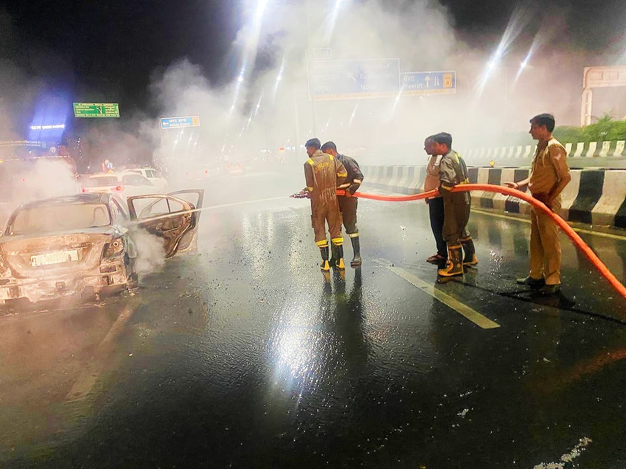 Car caught fire on elevated road