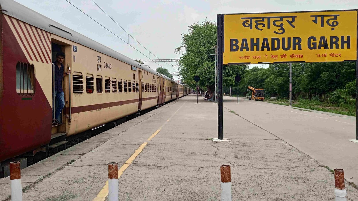 Seven express trains do not stop at Bahadurgarh, passengers upset