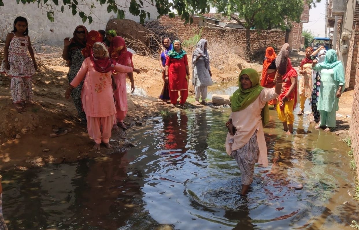 When women got angry in protest against blocked sewer, officials called super sucker machine on the spot