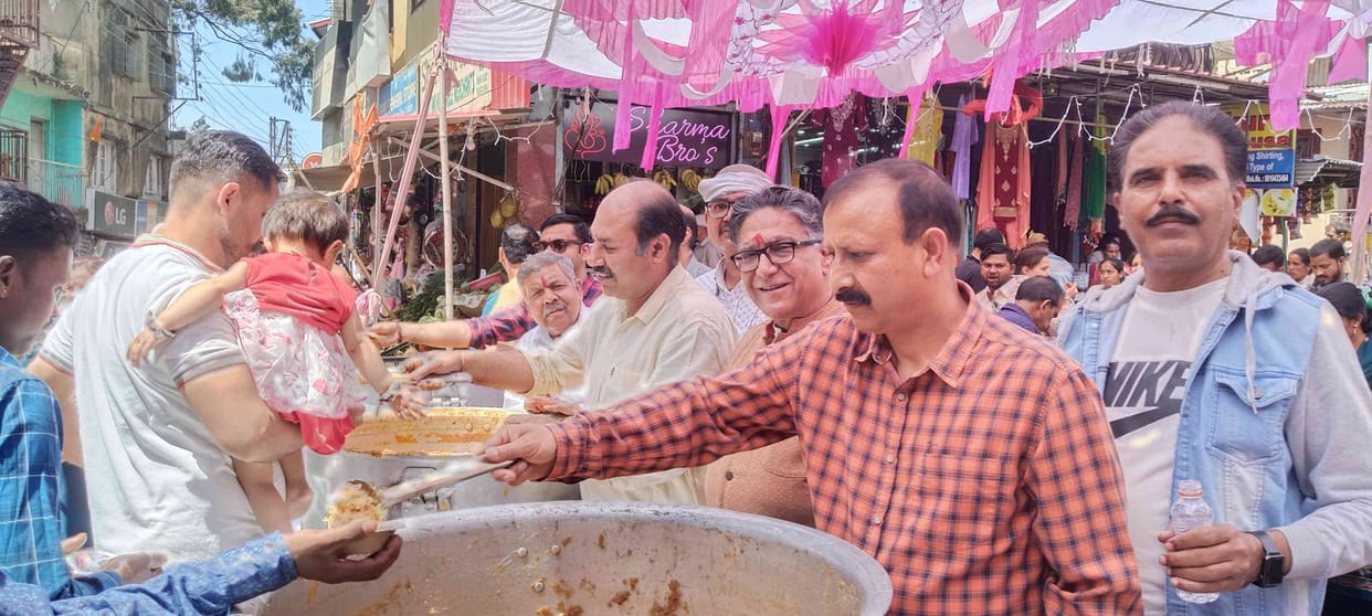 After worshiping Mother Siddhidatri, the girl was married.