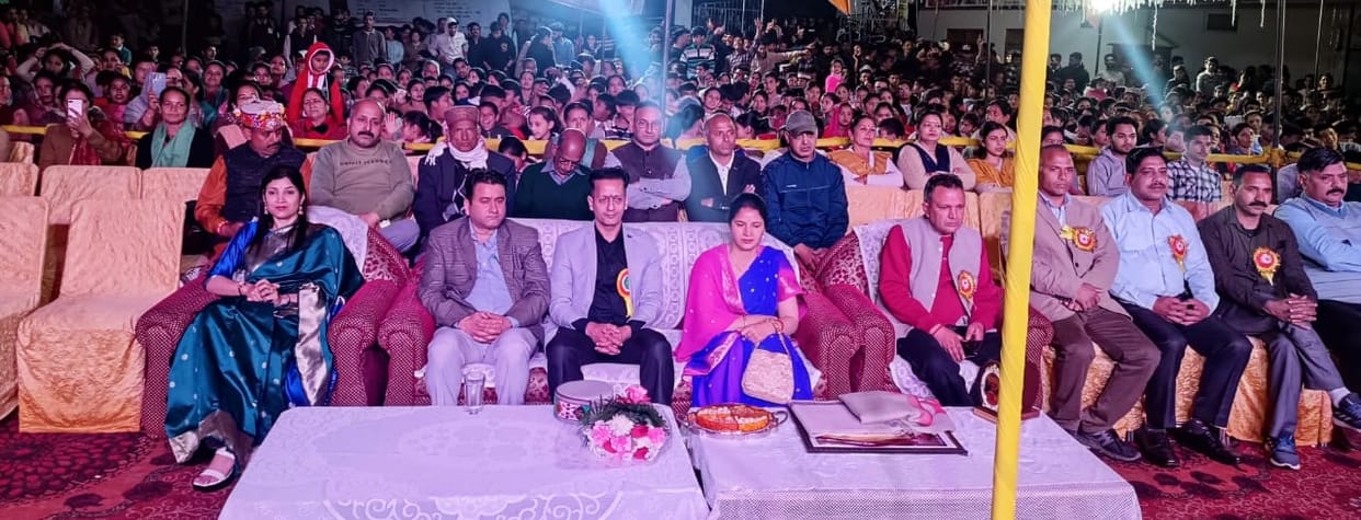 The audience danced on 'Mhare Desha Ra Dil O Dilli A...'