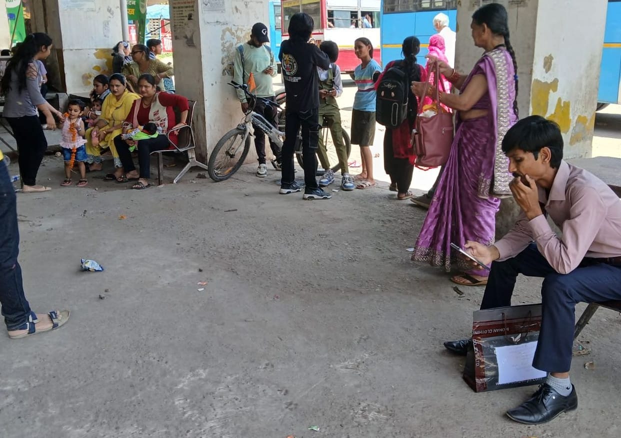 Buses engaged in elections, passengers helpless, problems in transportation