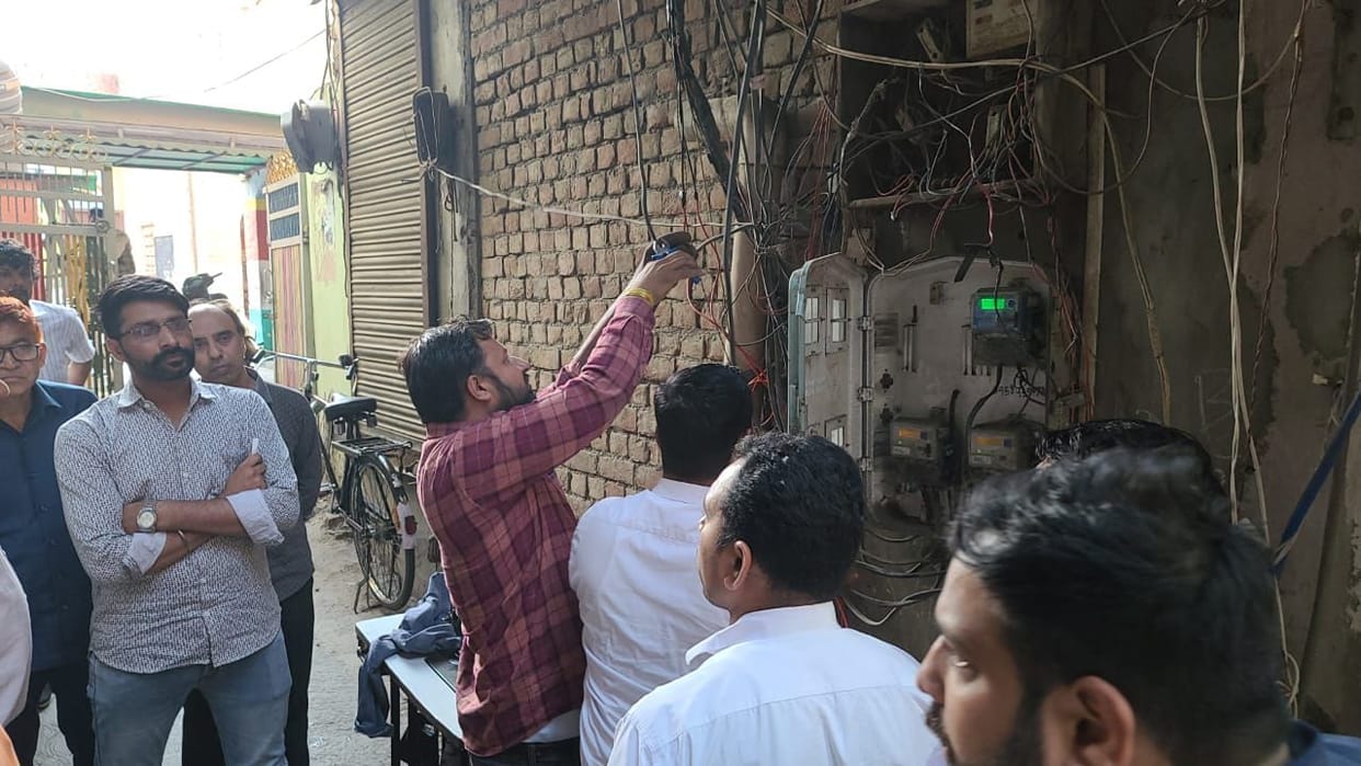 Connection disconnected for not paying fine for electricity theft