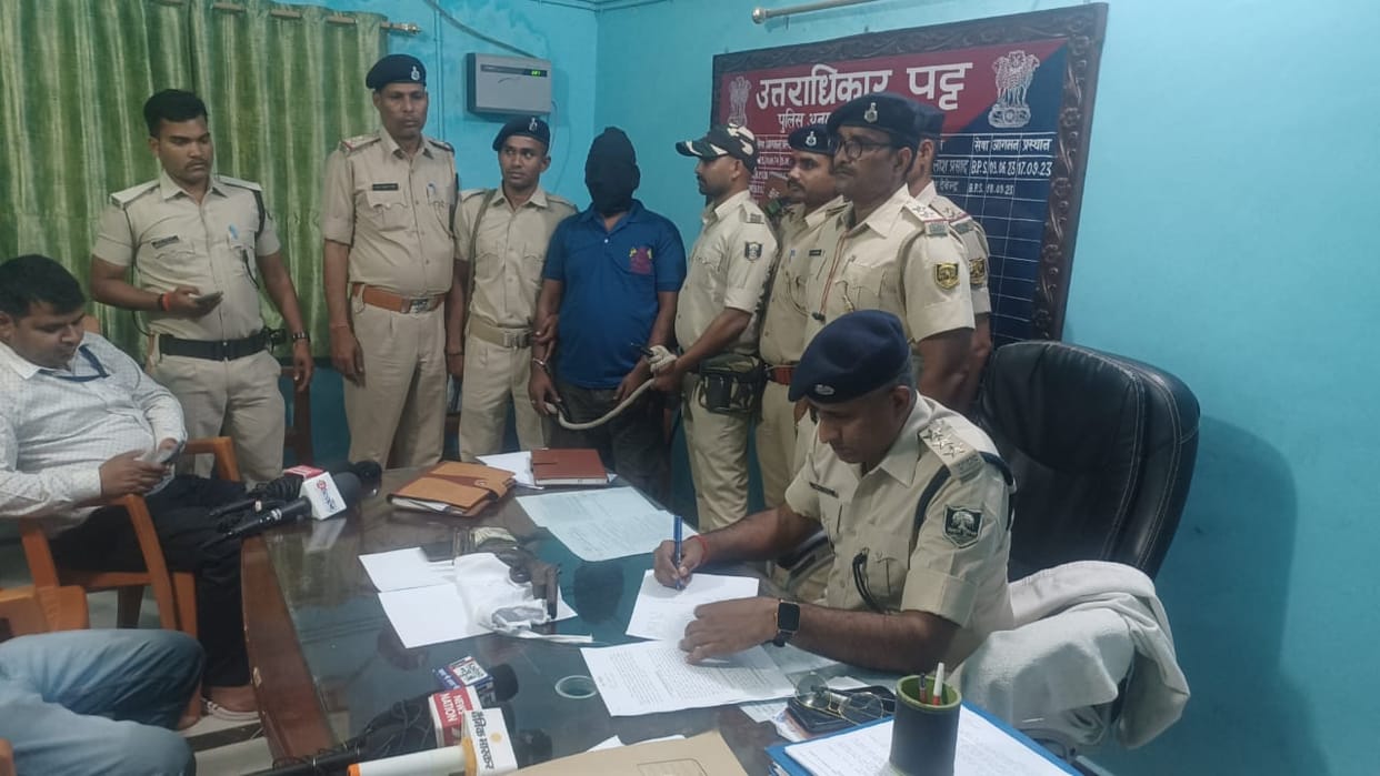 Gangster Jawahir Yadav arrested by Bagaha police, Kushinagar police will take him on remand.