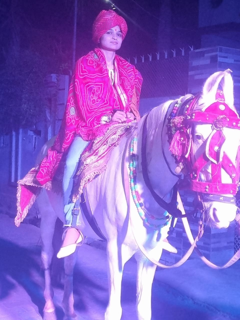 Ghodi par baithakar nikala beti ka banwara