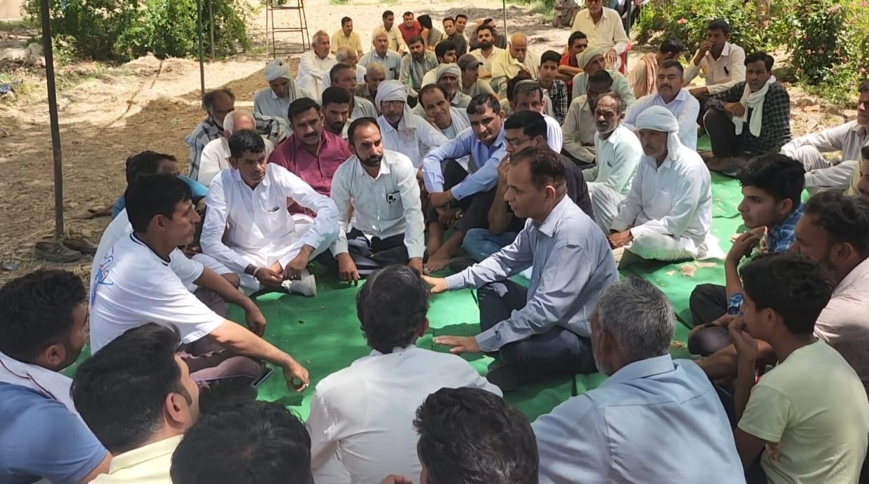 Angered by the death of children, the villagers staged a protest and scolded the SDO and JE.
