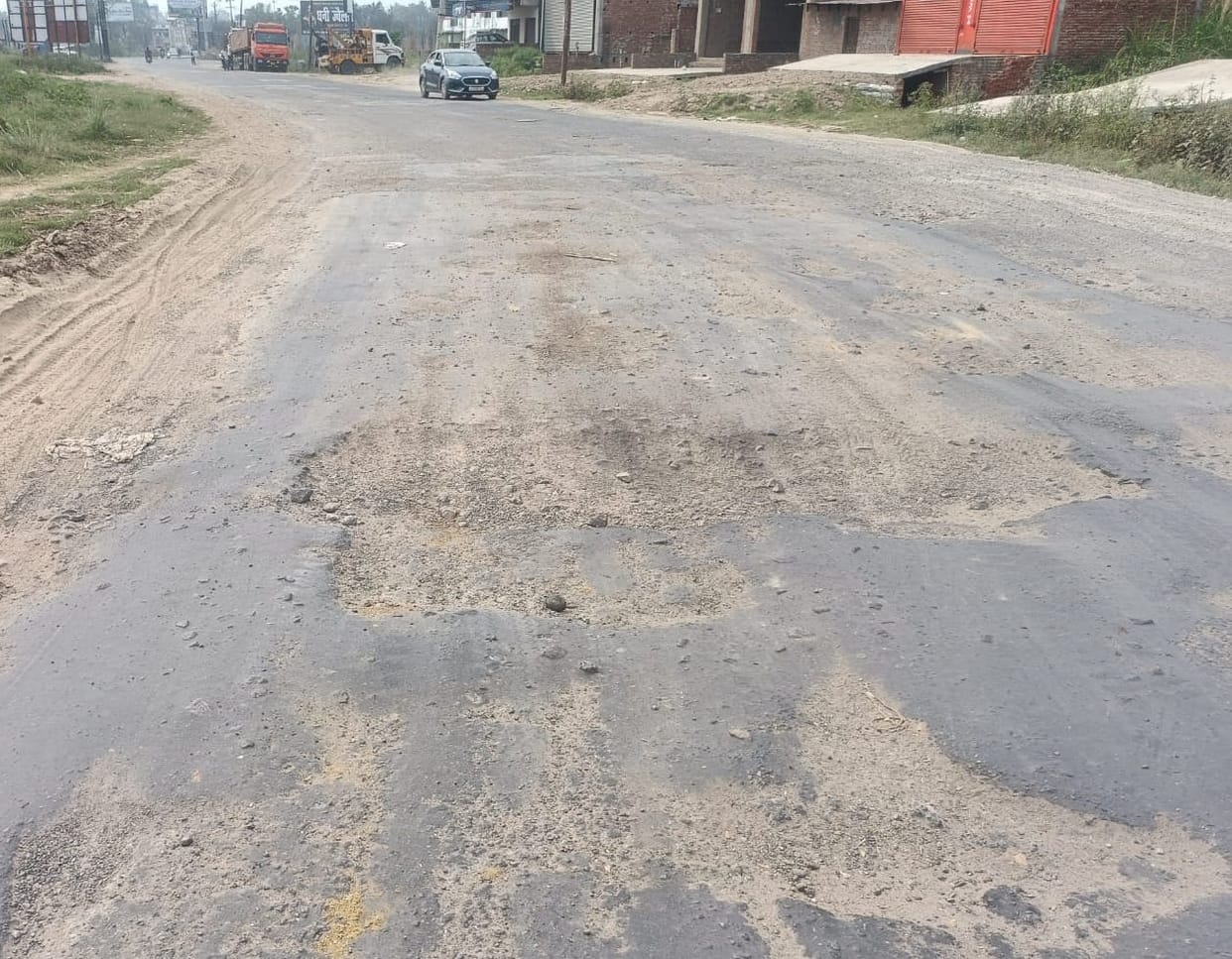 Haridwar bypass road is in bad condition, causing problems in traffic