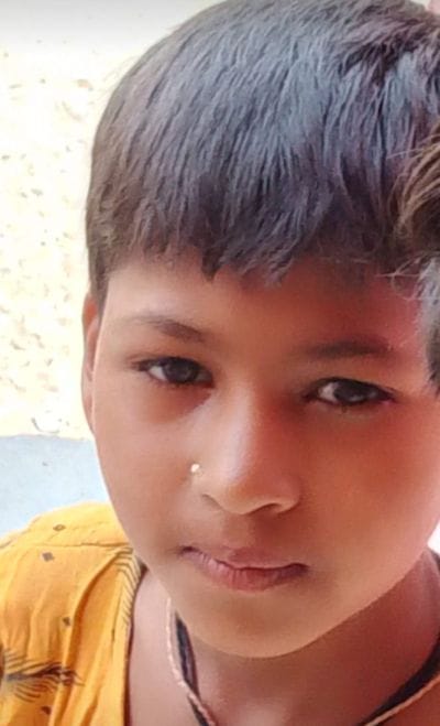 Tata Magic collides with bullock cart, girl dies, couple injured