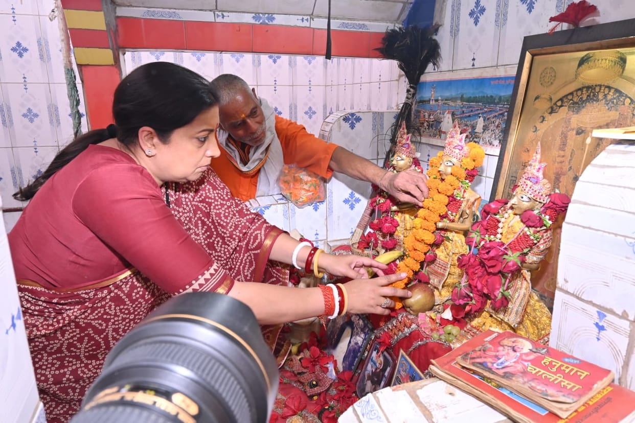Smriti Irani offered prayers in temples