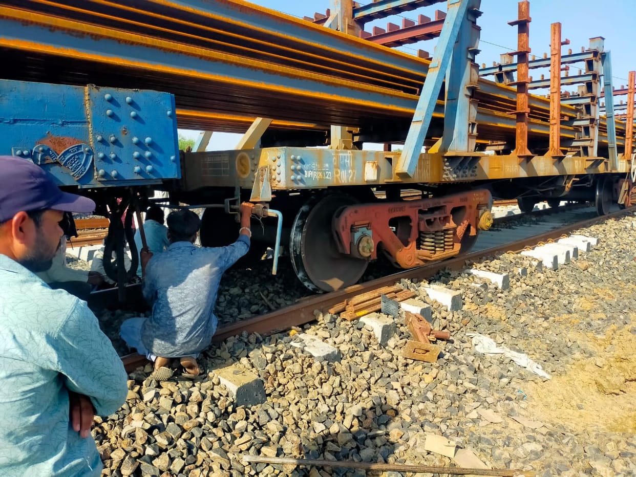 bogie of a goods train derailed on the third railway line near Aslana station in Damoh