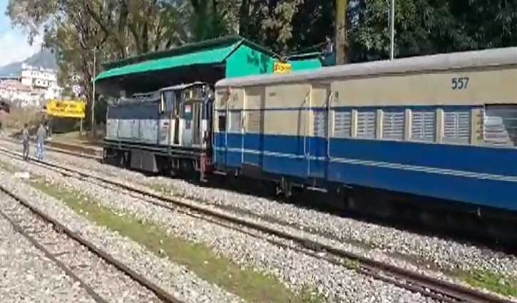 body of married woman found on railway track in Agra she married one and half months ago