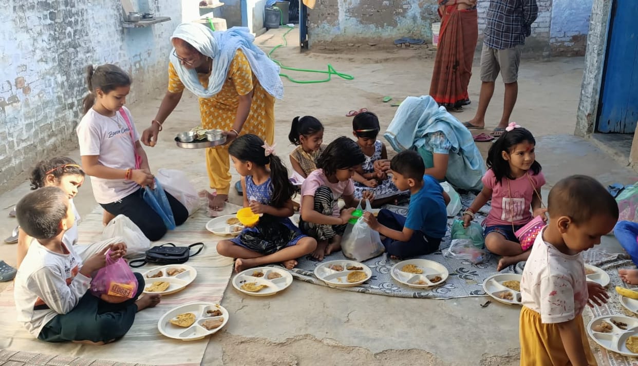 Devotees worshiped girls and sought blessings