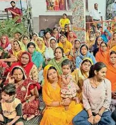 Devotees took a dip in the river of bhajans