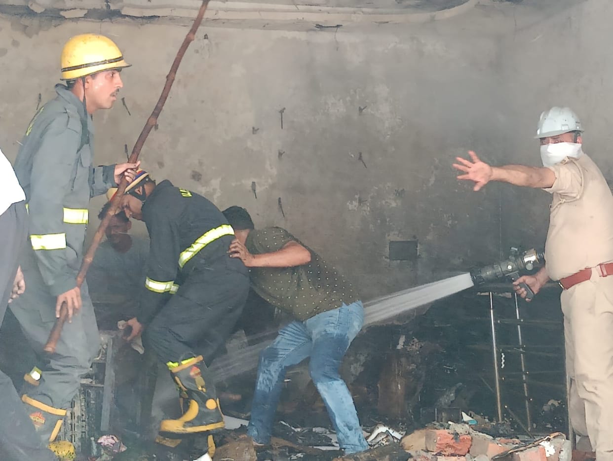 Fire in color lab due to short circuit, loss worth lakhs