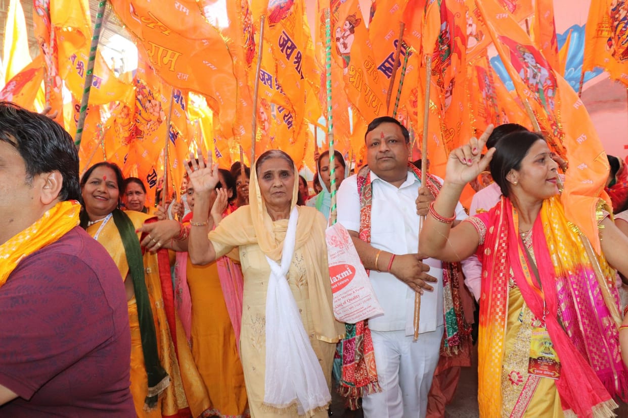 Shri Shyam Prachar Mahila Samiti took out flag march on Ram Navami