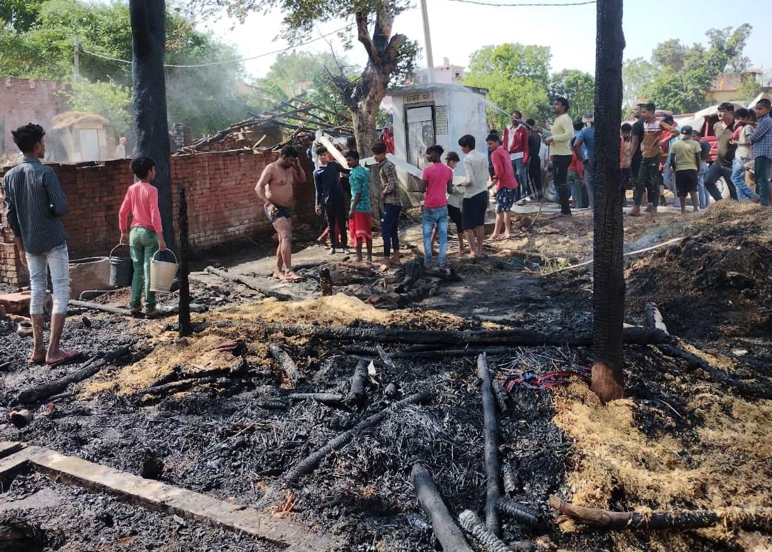 All-round fire wreaks havoc in the district... hundreds of bighas of wheat crop and garden reduced to ashes.