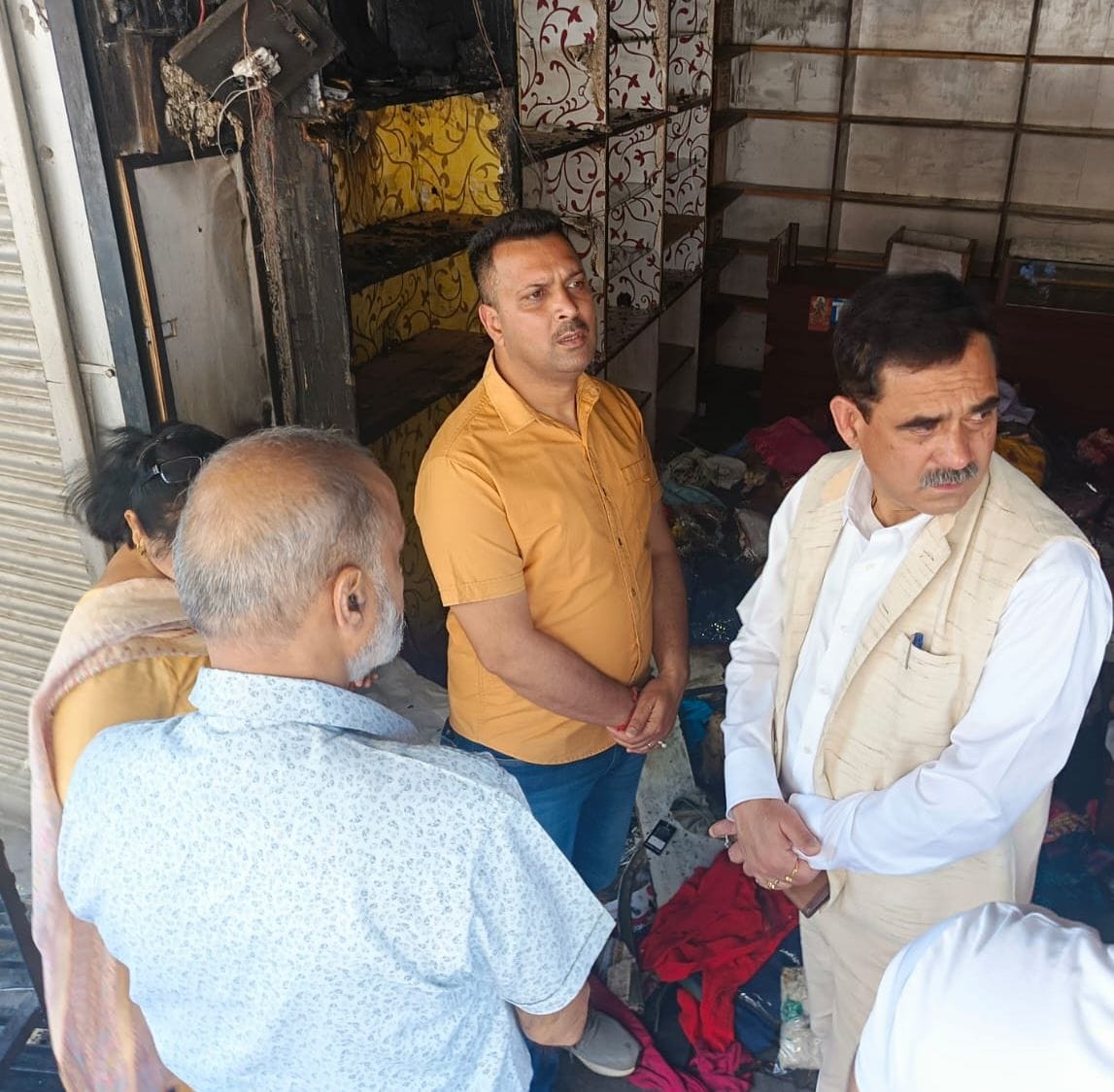 Fire broke out in a clothes shop in Arki, clothes burnt