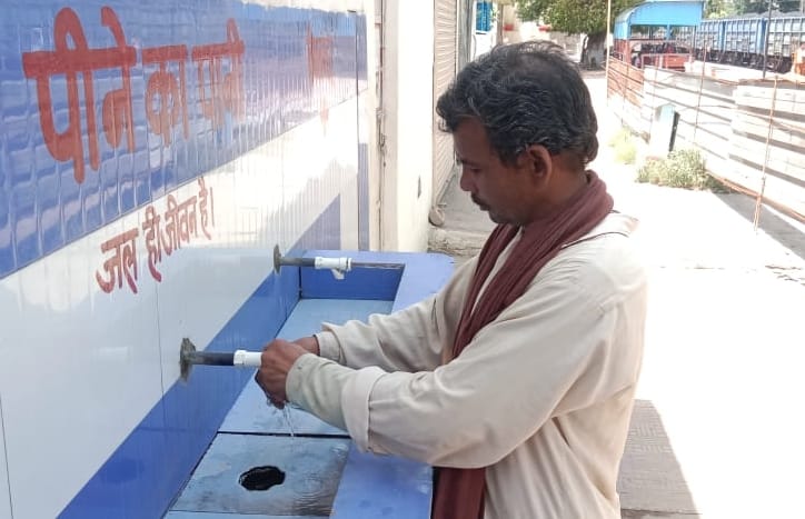 Passengers will get cold drinking water at the railway station, water coolers installed