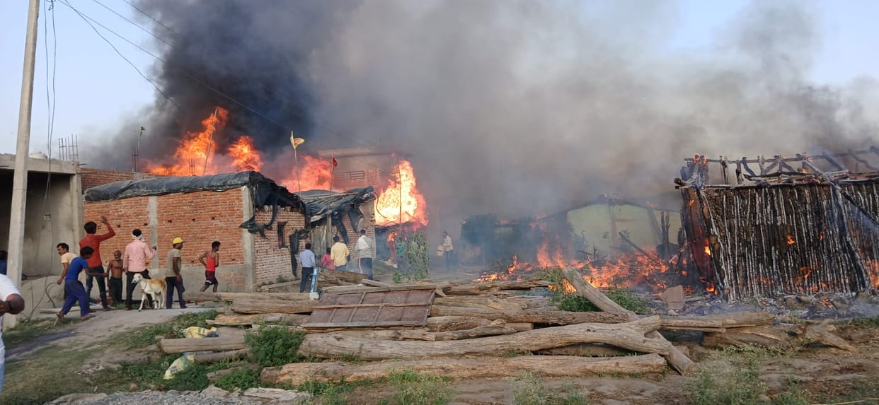 Laborers' hut and four cattle burnt in fire